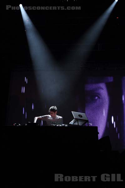 JON HOPKINS - 2014-06-05 - PARIS - Espace Charlie Parker - Grande Halle - 